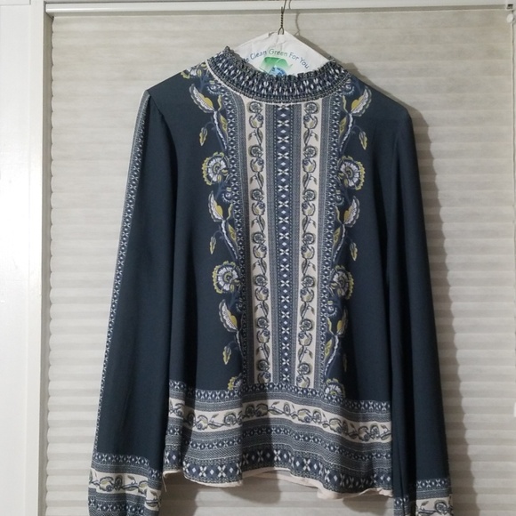 Blouse - Picture 2 of 3